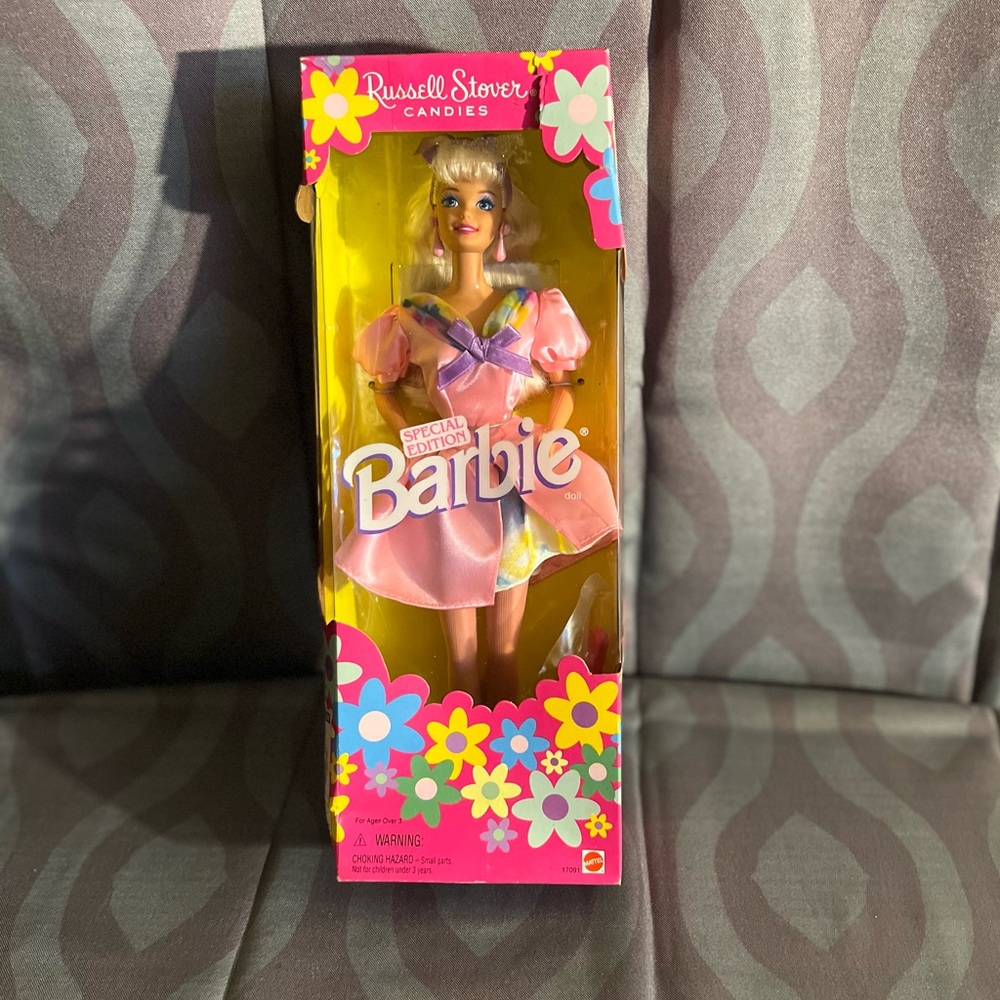 Mattel Russell Stover Candies Barbie Doll 1996 NRFB #16351 Special Edition